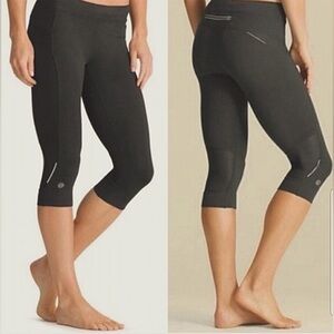 💛 Athleta Solid Black Cropped Length Leggings